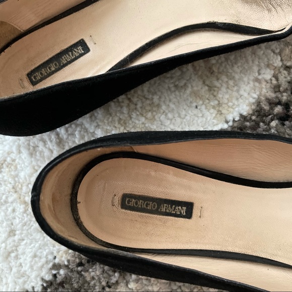 Giorgio Armani Black
Suede Point-Toe Ballerina Flats - Picture 10 of 15